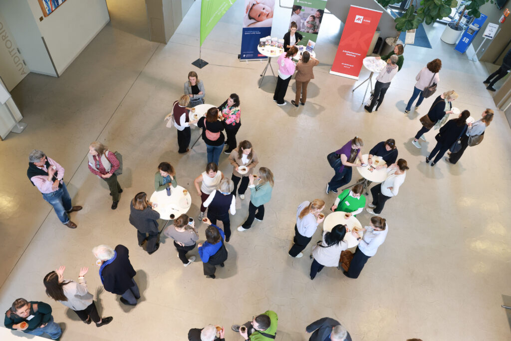Foto: Austausch in der Kaffeepause. © F. Neumayr
