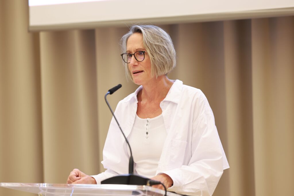 Foto: Mag.a Sabine Wagner-Simhandl, M.Sc. (Klinische Heil- und Sonderpädagogin, Psychotherapeutin, UK St. Pölten) während ihres Vortrags zum Thema „Streit, Chaos und Kinder mittendrin“. © F. Neumayr